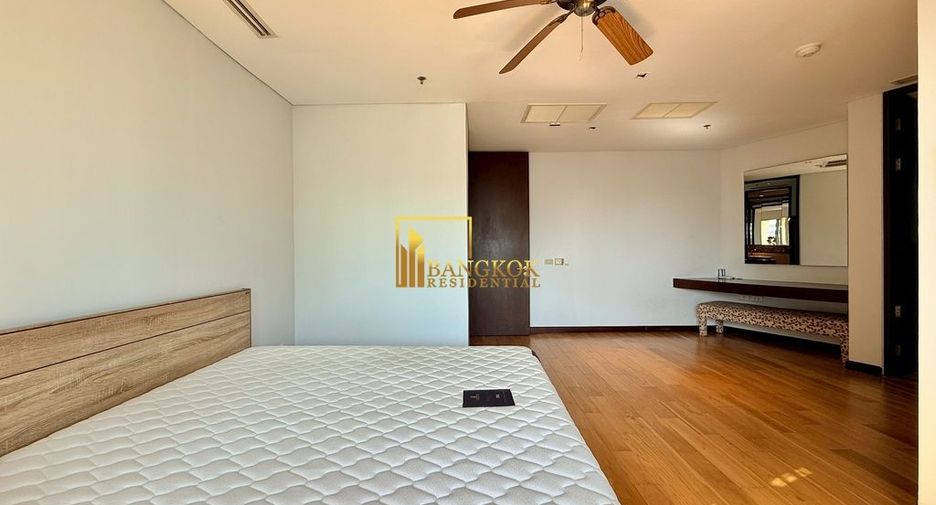 For rent 3 bedrooms condo in Khlong Toei, Bangkok
