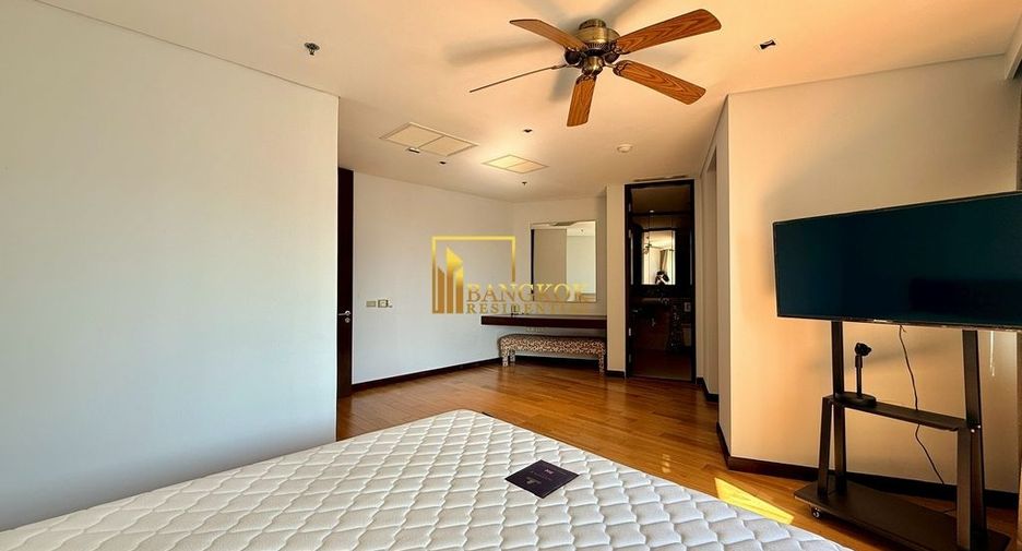 For rent 3 bedrooms condo in Khlong Toei, Bangkok
