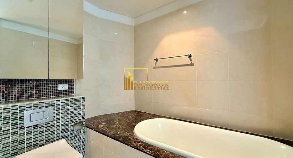 For rent 3 bedrooms condo in Khlong Toei, Bangkok