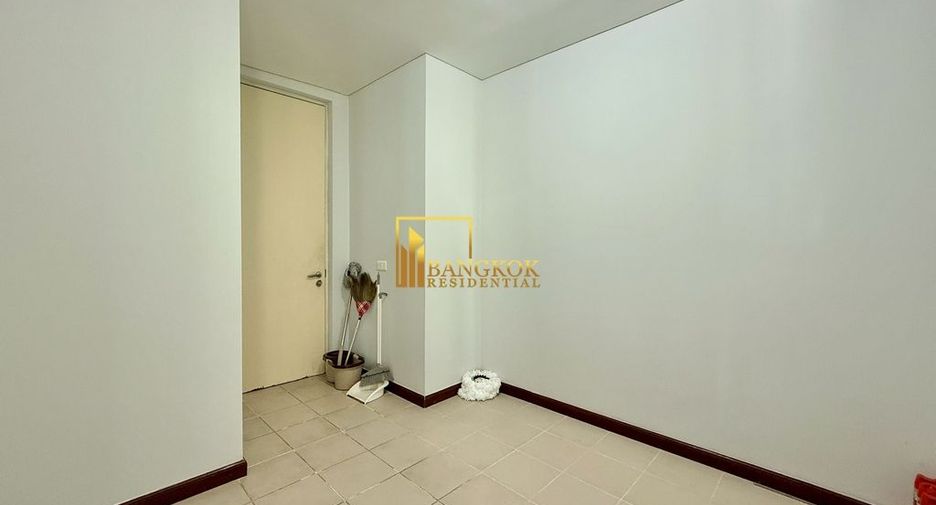 For rent 3 bedrooms condo in Khlong Toei, Bangkok