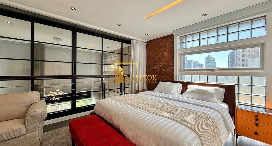 For rent 4 bedrooms condo in Watthana, Bangkok