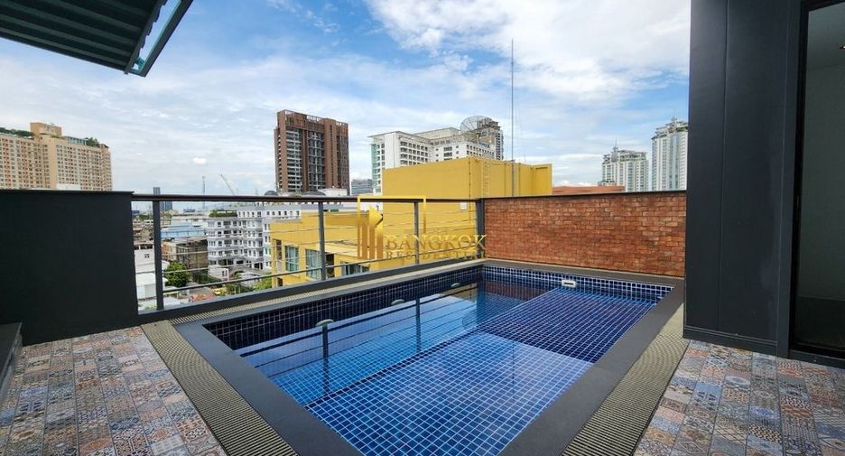 For rent 4 bedrooms condo in Watthana, Bangkok