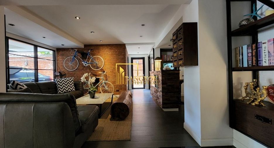 For rent 4 bedrooms condo in Watthana, Bangkok
