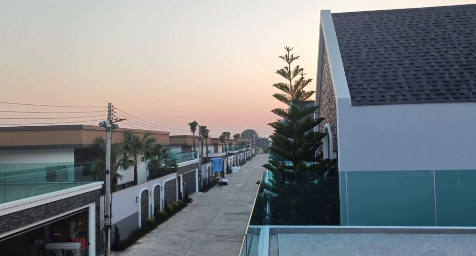 For rent and for sale 5 bedrooms house in Bang Lamung, Chonburi