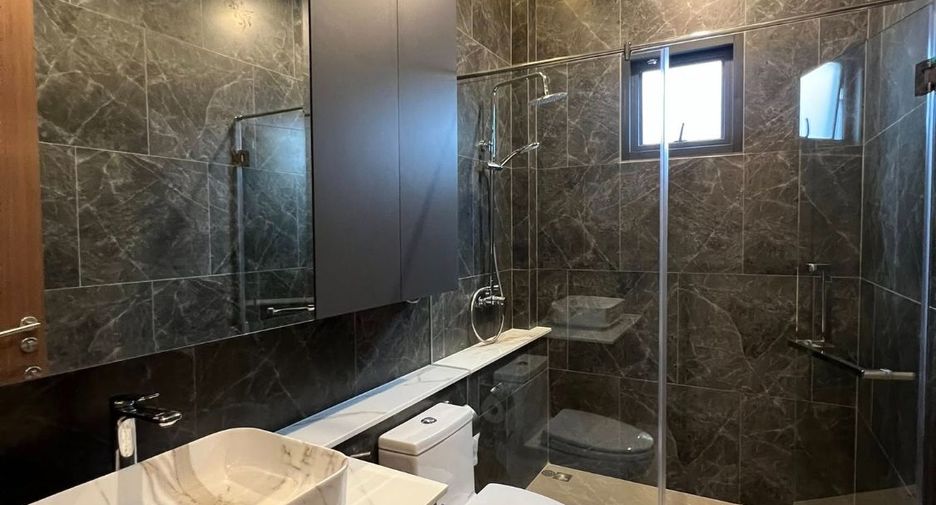 For rent and for sale 5 bedrooms house in Bang Lamung, Chonburi