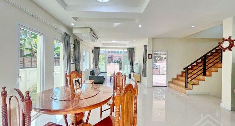 Casa en alquiler de 3 habitaciones en Si Racha, Chonburi