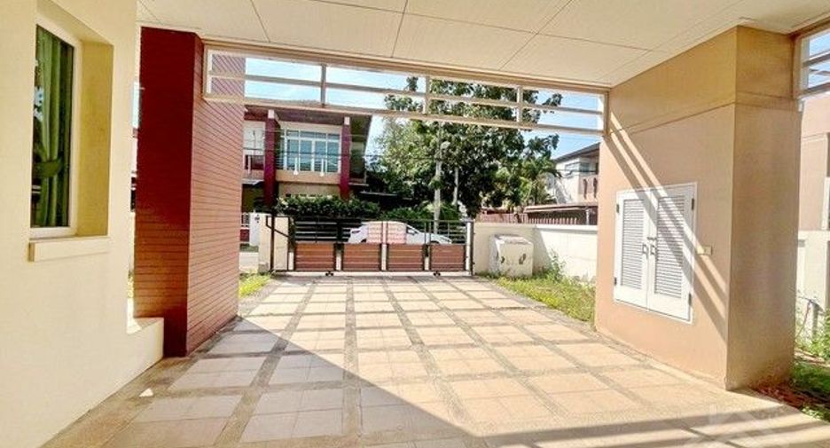 Casa en alquiler de 3 habitaciones en Si Racha, Chonburi
