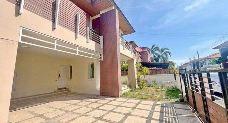Casa en alquiler de 3 habitaciones en Si Racha, Chonburi
