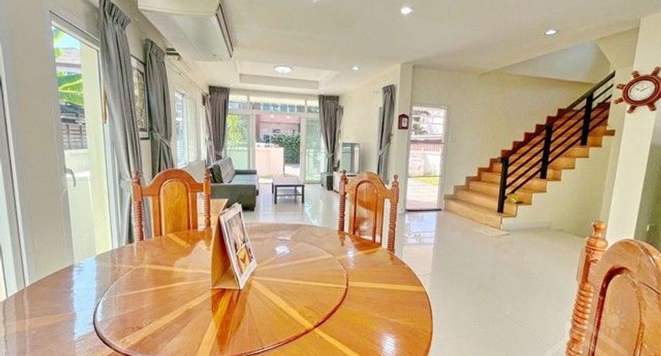Casa en alquiler de 3 habitaciones en Si Racha, Chonburi