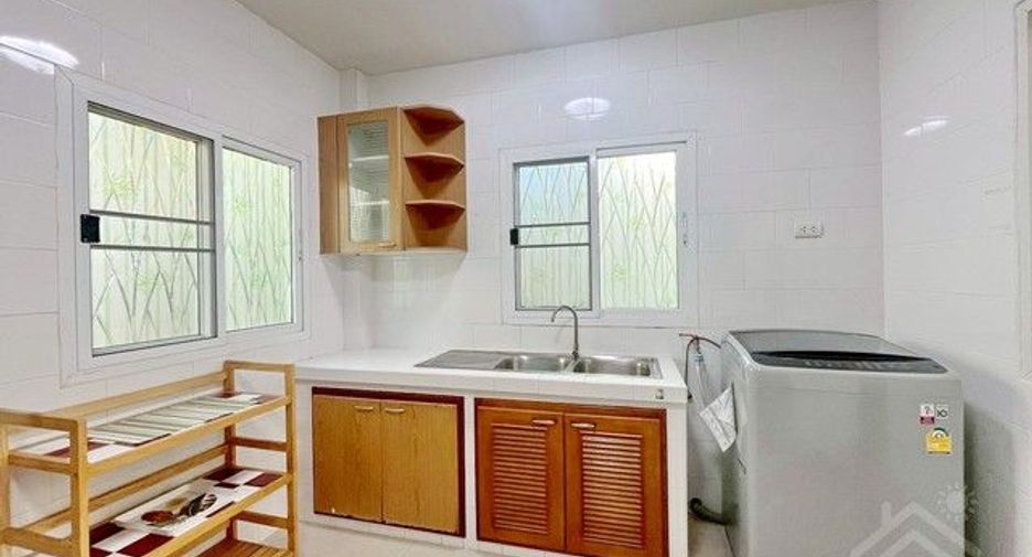 Casa en alquiler de 3 habitaciones en Si Racha, Chonburi