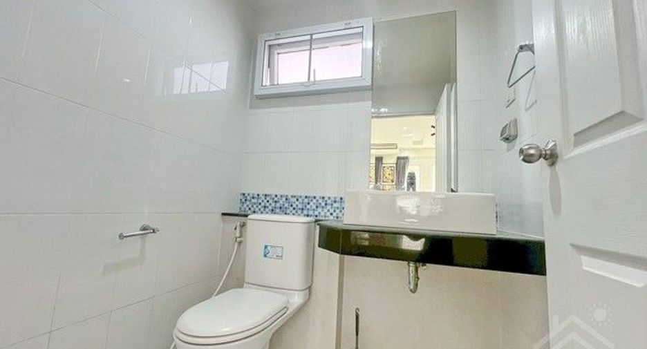 Casa en alquiler de 3 habitaciones en Si Racha, Chonburi