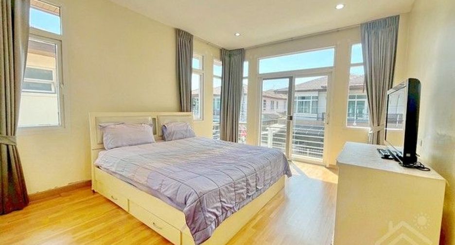 Casa en alquiler de 3 habitaciones en Si Racha, Chonburi