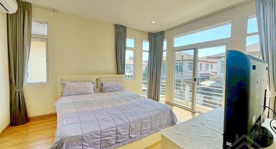 Casa en alquiler de 3 habitaciones en Si Racha, Chonburi