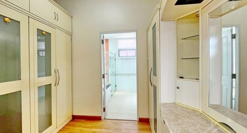 Casa en alquiler de 3 habitaciones en Si Racha, Chonburi