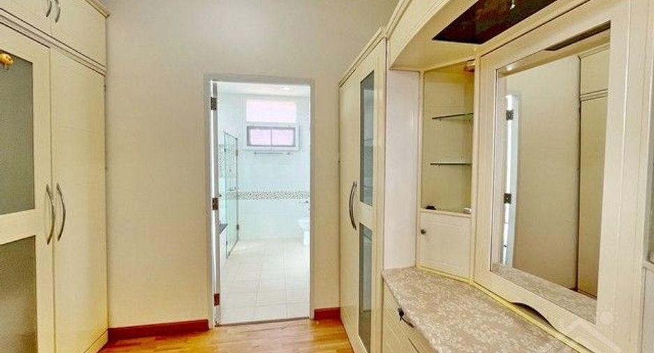 Casa en alquiler de 3 habitaciones en Si Racha, Chonburi