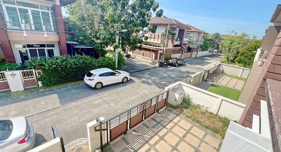 Casa en alquiler de 3 habitaciones en Si Racha, Chonburi