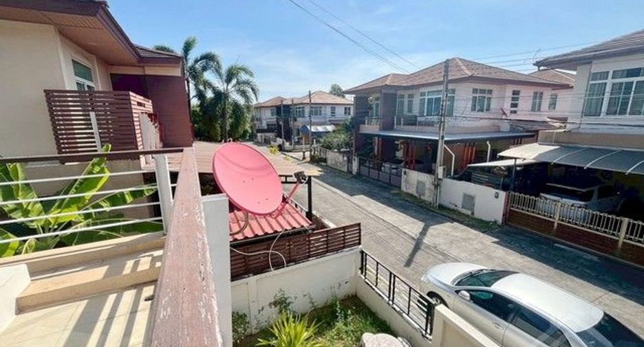 Casa en alquiler de 3 habitaciones en Si Racha, Chonburi