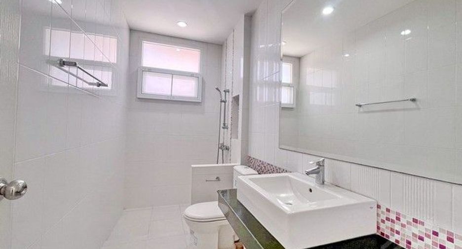 Casa en alquiler de 3 habitaciones en Si Racha, Chonburi