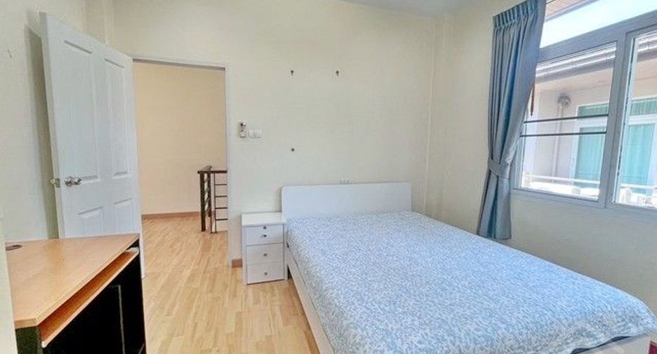 Casa en alquiler de 3 habitaciones en Si Racha, Chonburi