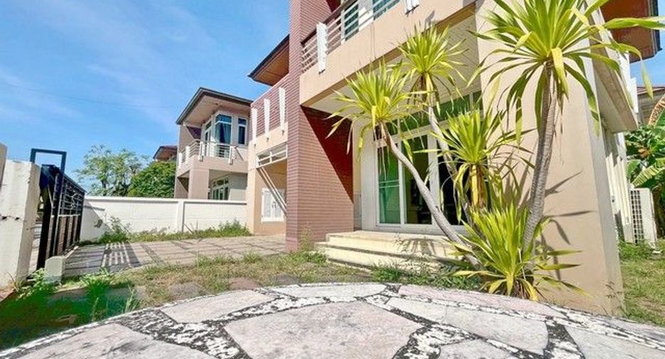 Casa en alquiler de 3 habitaciones en Si Racha, Chonburi