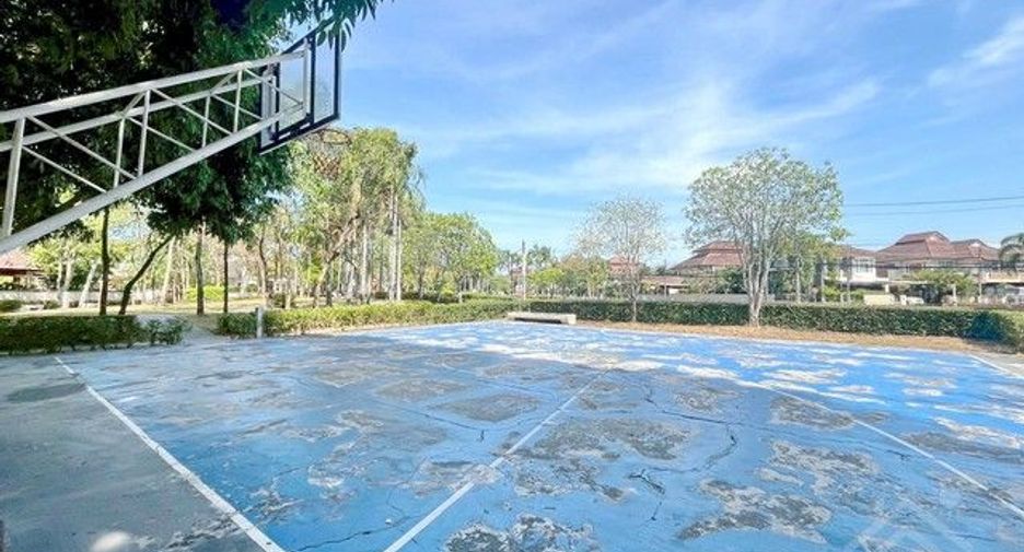 Casa en alquiler de 3 habitaciones en Si Racha, Chonburi