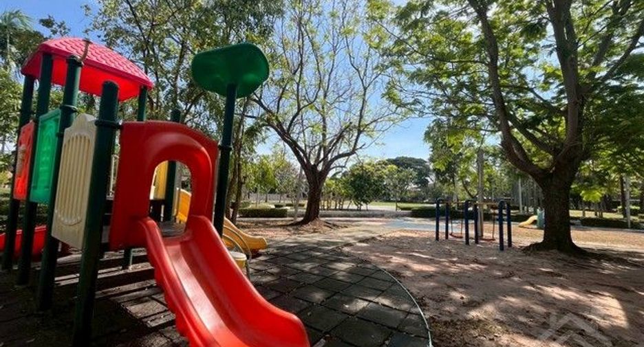 Casa en alquiler de 3 habitaciones en Si Racha, Chonburi