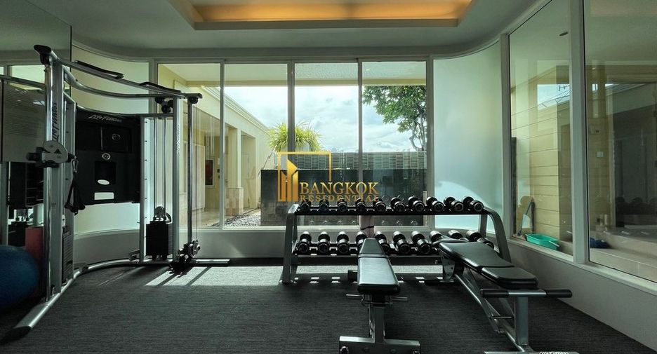 For rent 2 bedrooms condo in Pathum Wan, Bangkok