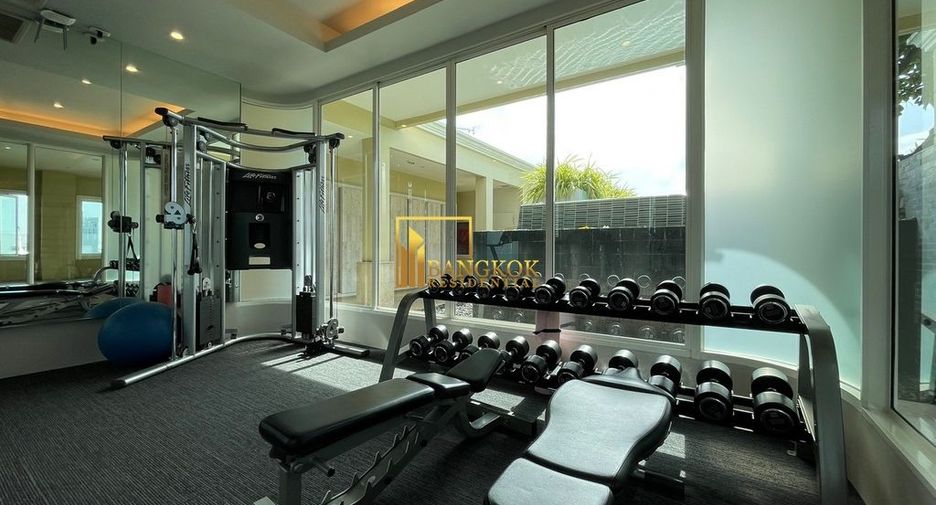 For rent 2 bedrooms condo in Pathum Wan, Bangkok