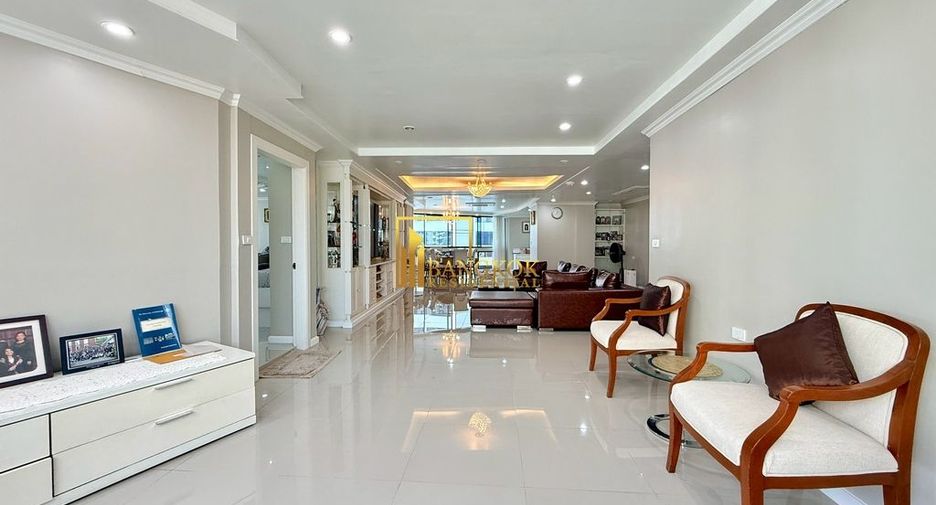 For rent 2 bedrooms condo in Khlong Toei, Bangkok