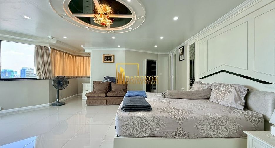 For rent 2 bedrooms condo in Khlong Toei, Bangkok