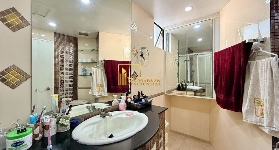 For rent 2 bedrooms condo in Khlong Toei, Bangkok