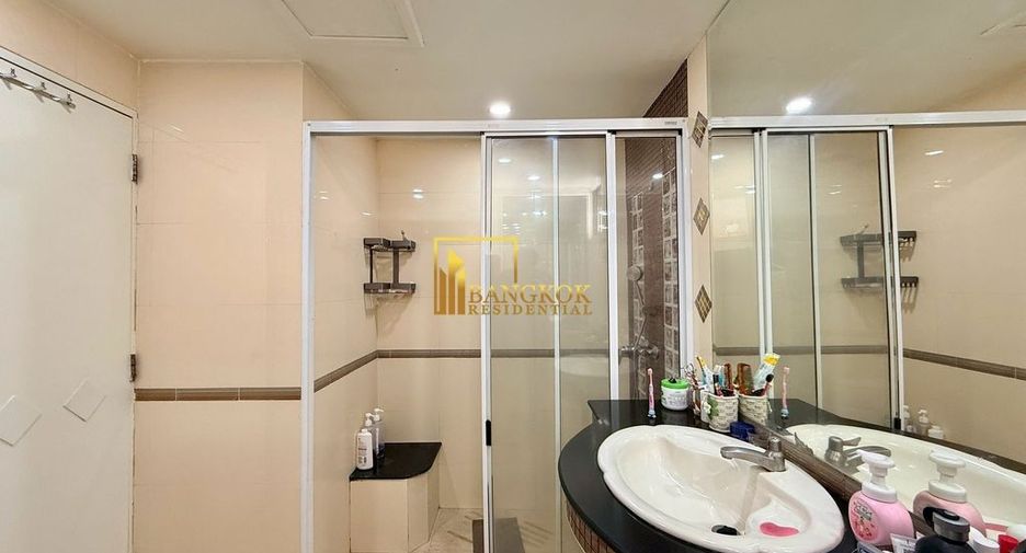 For rent 2 bedrooms condo in Khlong Toei, Bangkok