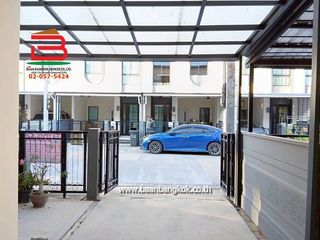 出租 和 出售 3 卧室 联排别墅 在 Lam Luk Ka, Pathum Thani