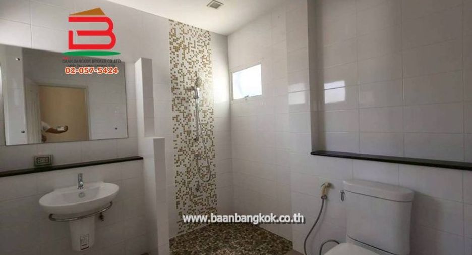For sale 3 bedrooms house in Mueang Pathum Thani, Pathum Thani