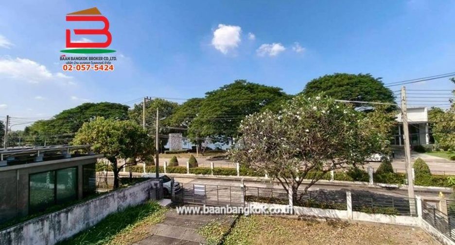 For sale 3 bedrooms house in Mueang Pathum Thani, Pathum Thani