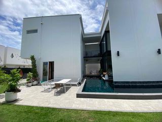 Villa en alquiler de 3 habitaciones en Bang Lamung, Chonburi