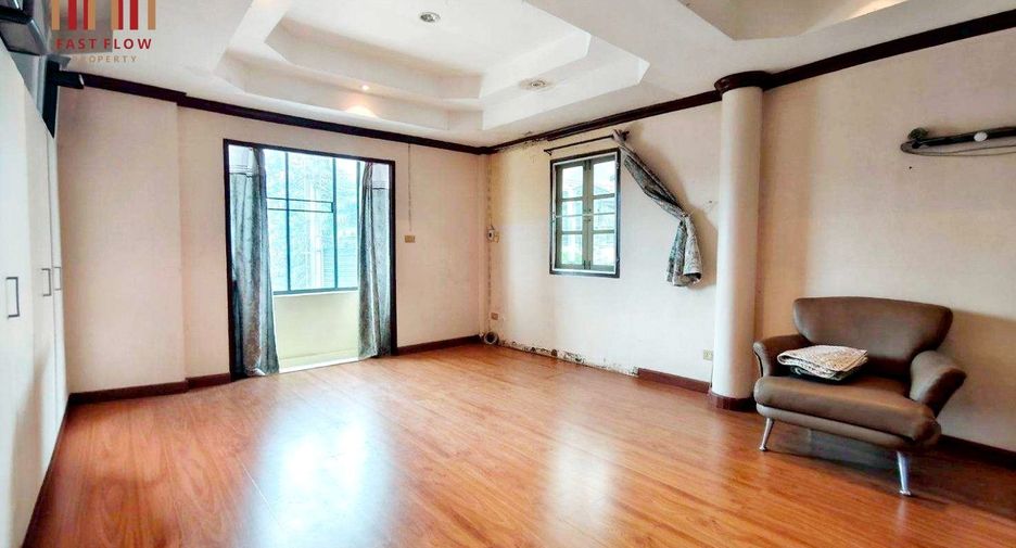Casa adosada en venta de 5 habitaciones en Bang Sue, Bangkok