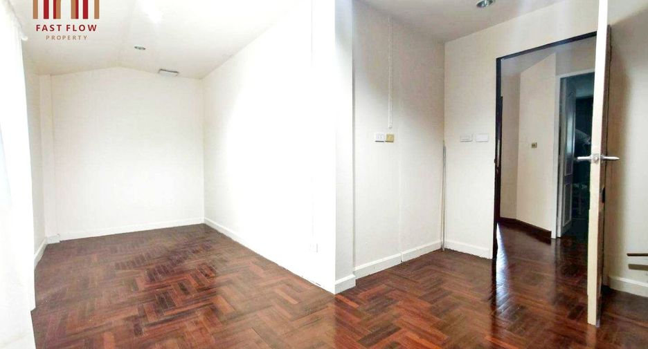 Casa adosada en venta de 5 habitaciones en Bang Sue, Bangkok