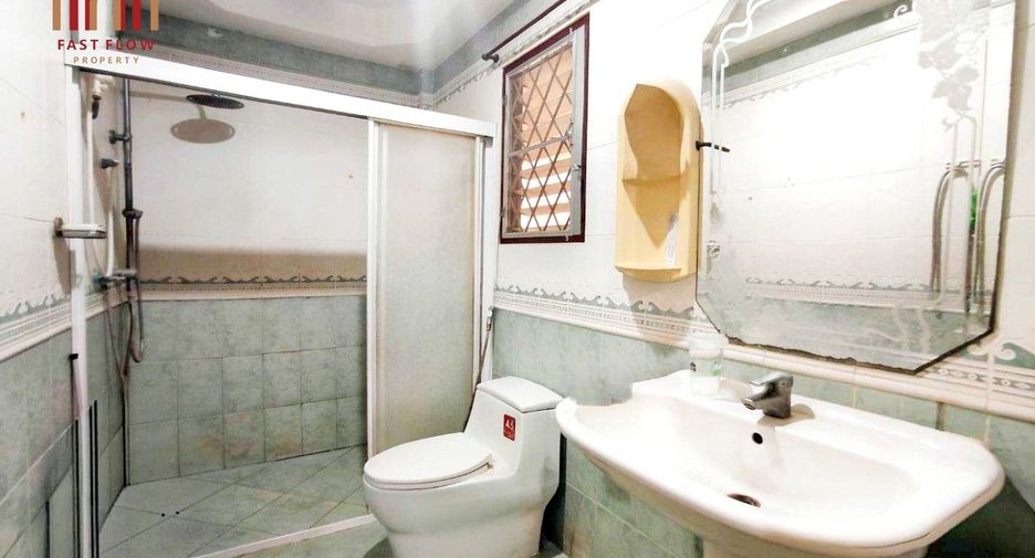 Casa adosada en venta de 5 habitaciones en Bang Sue, Bangkok