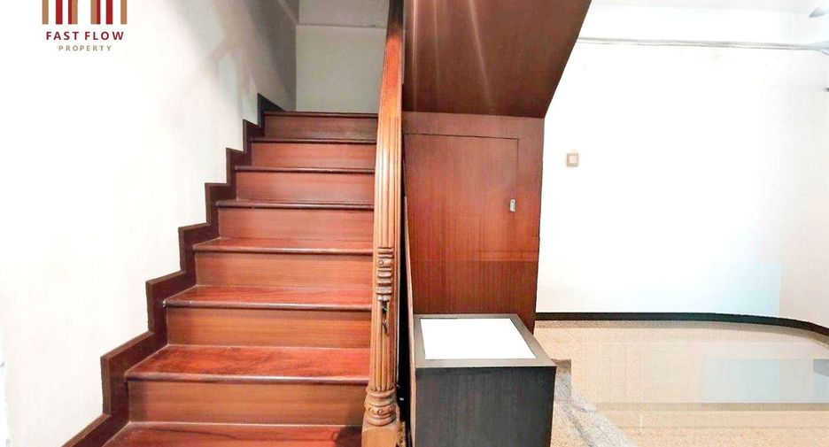 Casa adosada en venta de 5 habitaciones en Bang Sue, Bangkok