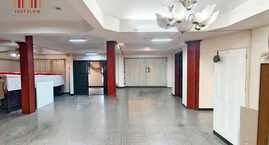 Casa adosada en venta de 5 habitaciones en Bang Sue, Bangkok