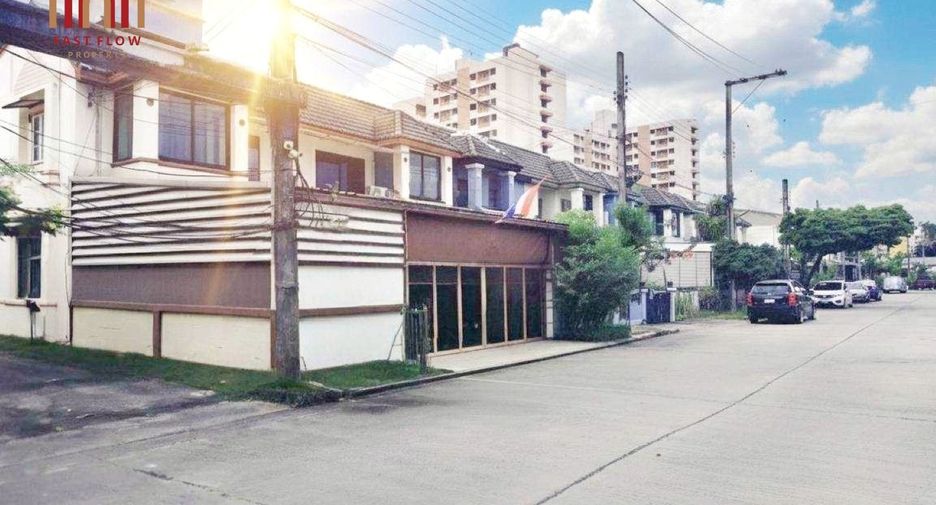 Casa adosada en venta de 5 habitaciones en Bang Sue, Bangkok