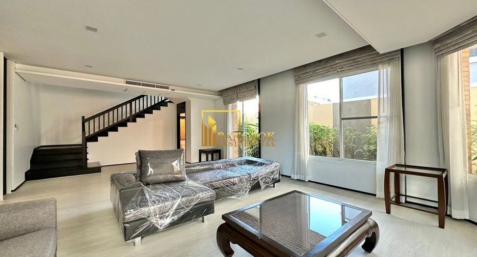 À louer 4 chambres maison à Huai Khwang, Bangkok