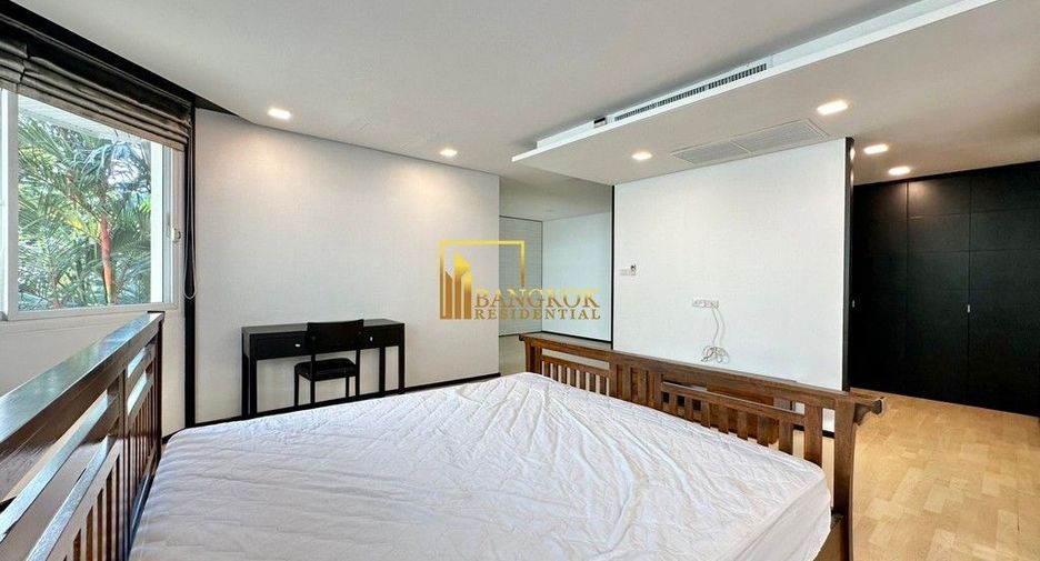 À louer 4 chambres maison à Huai Khwang, Bangkok