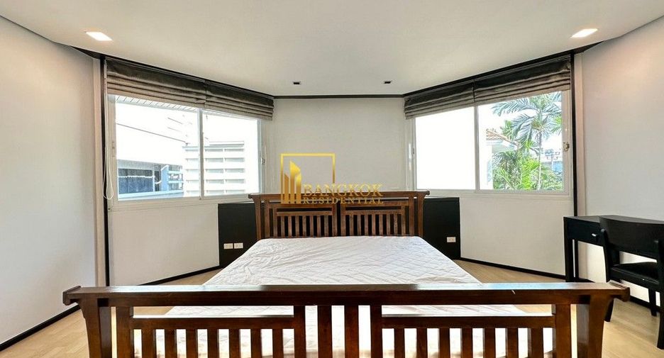 À louer 4 chambres maison à Huai Khwang, Bangkok