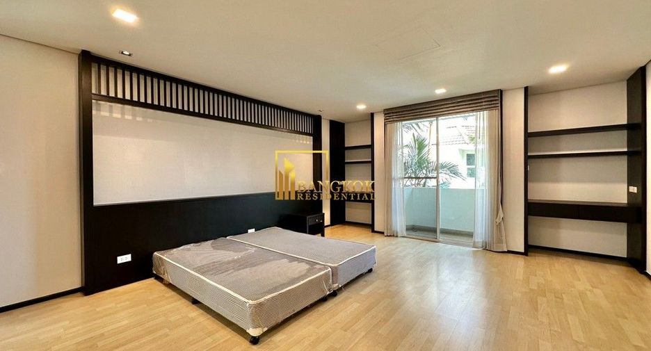À louer 4 chambres maison à Huai Khwang, Bangkok