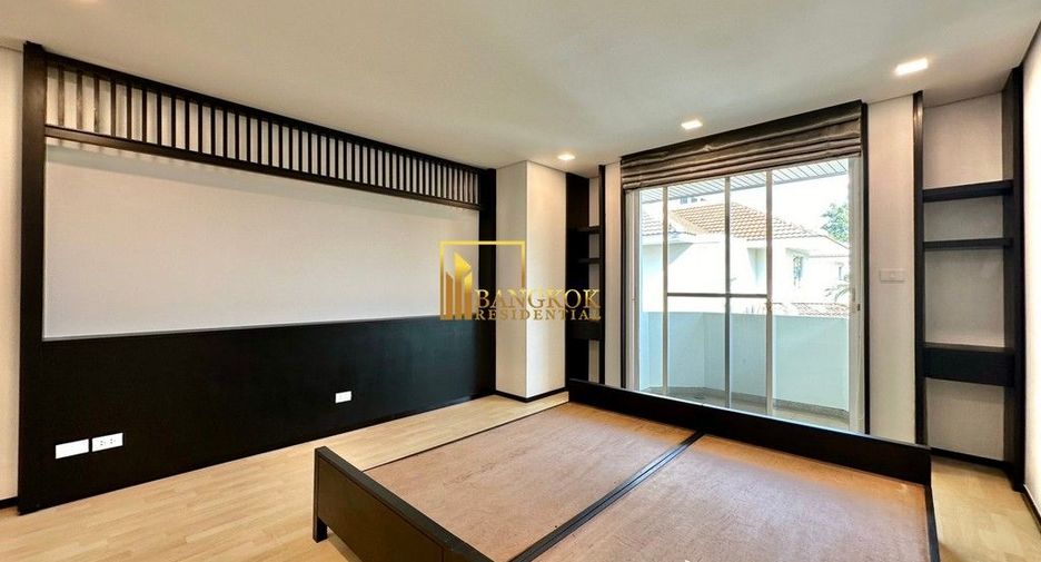 À louer 4 chambres maison à Huai Khwang, Bangkok