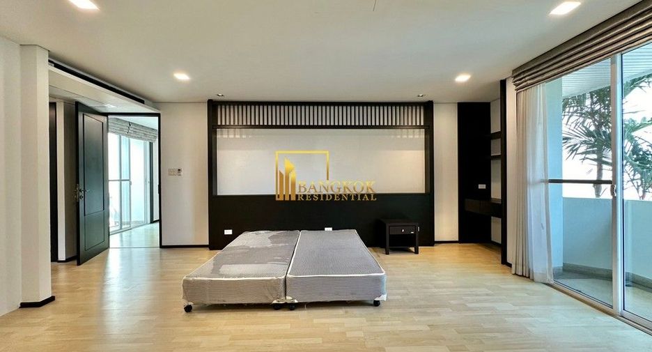 À louer 4 chambres maison à Huai Khwang, Bangkok