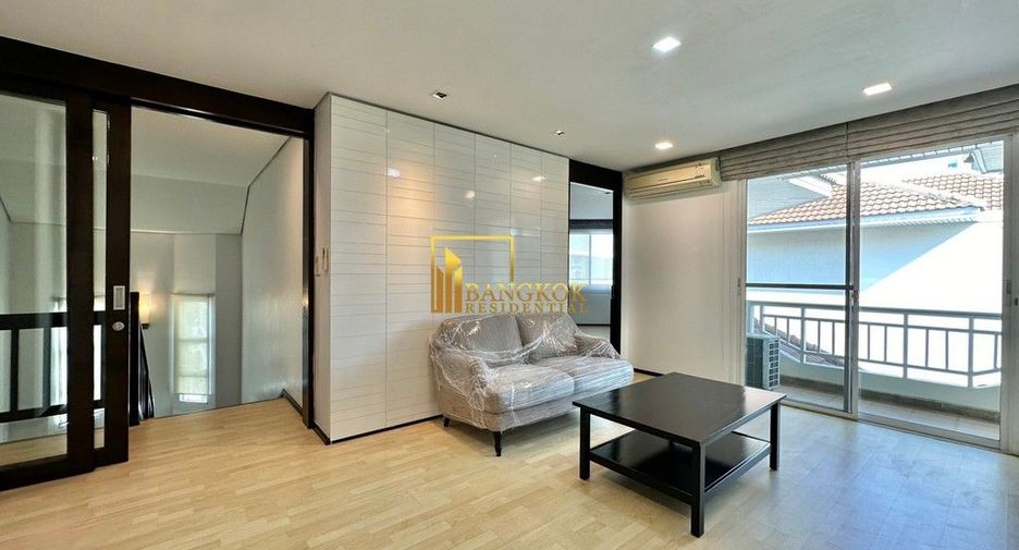 À louer 4 chambres maison à Huai Khwang, Bangkok