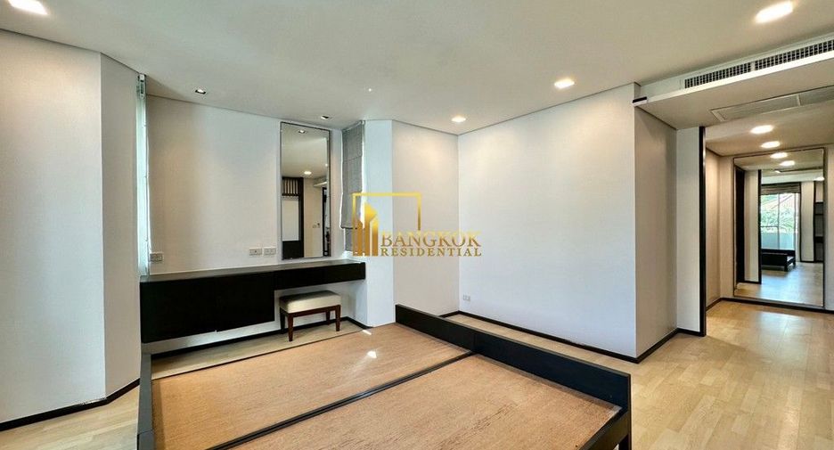 À louer 4 chambres maison à Huai Khwang, Bangkok